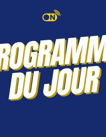 Fond bleu avec écrit en blanc et jaune "programme du jour"