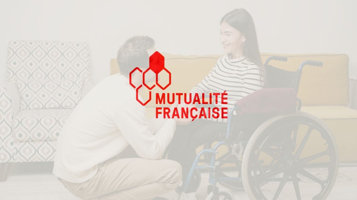 Image d'une personne handicapé et de son accompagnant ainsi que la logo " Mutualité Française"