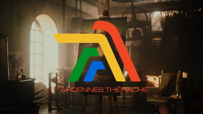 En fond de l'image nous retrouvons un atelier avec la joconde et en premier plan le logo de Ardennes Thiéraches